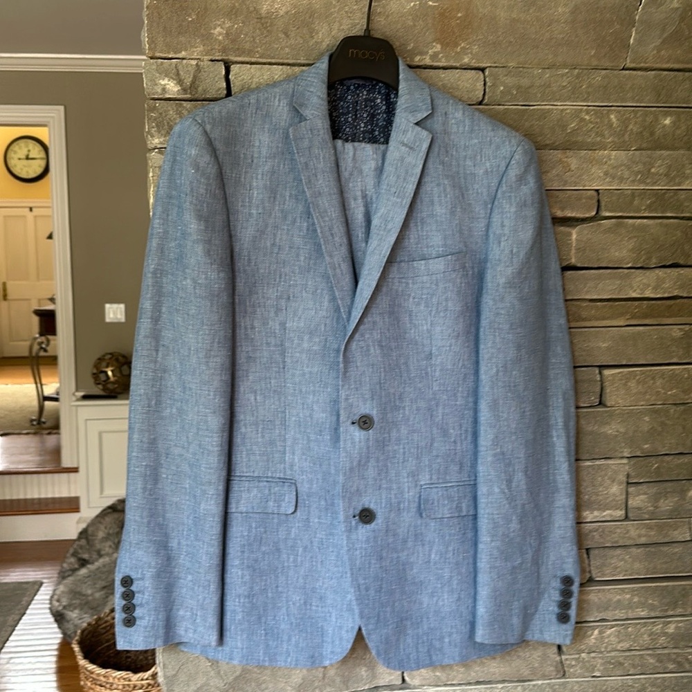 Men’s barr III blue linen suit. Jacket is slim fit 38R pants are slim fit 32/30.